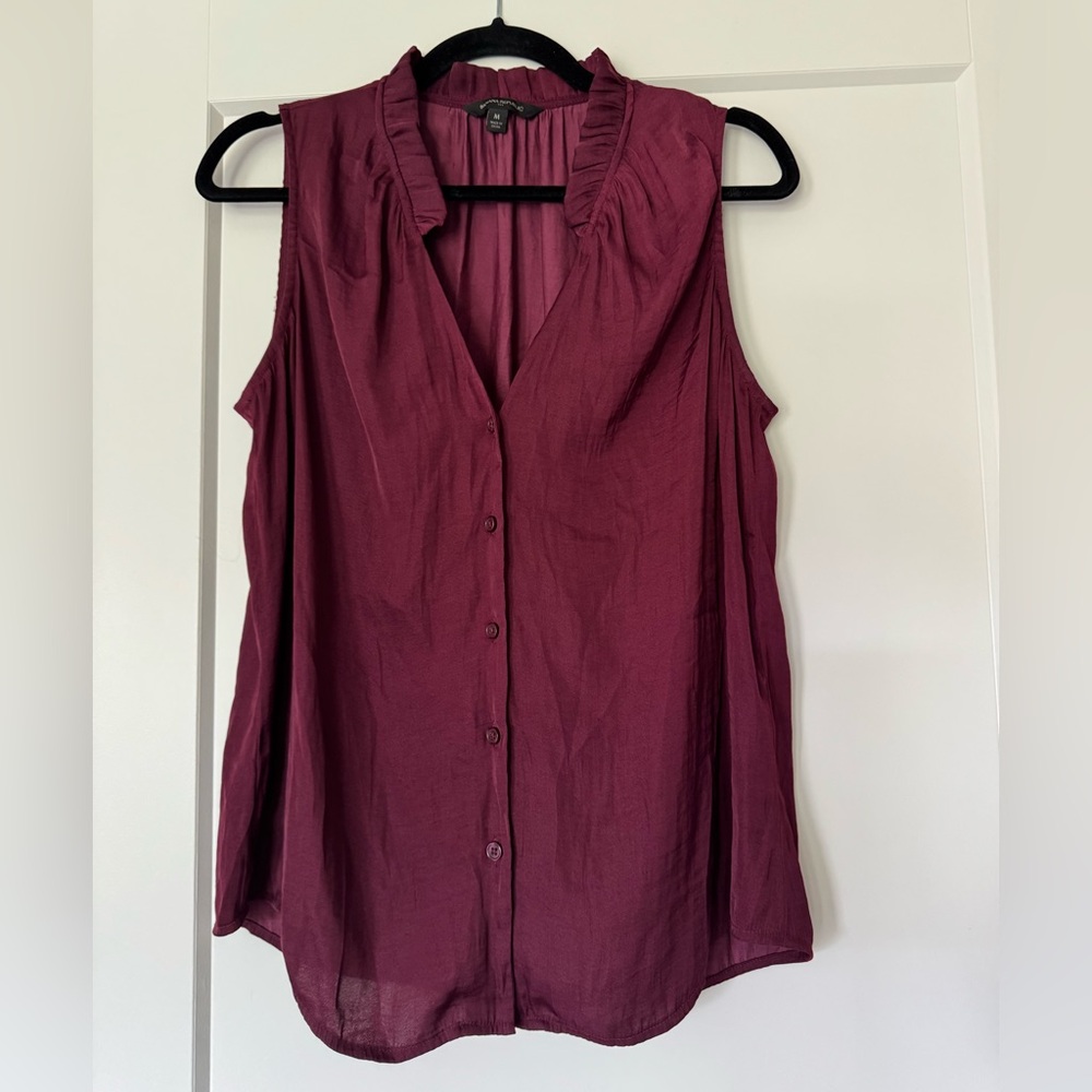Banana Republic Women’s Sleeveless Plum Blouse V Neck Button Front Size M